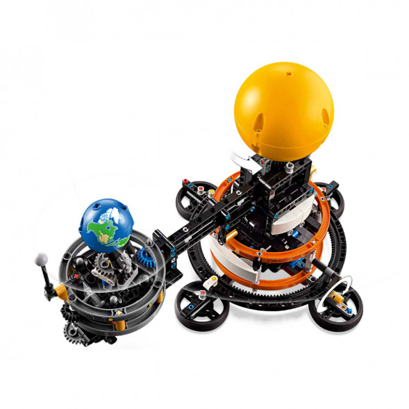 Конструктор LEGO Technic 42179 Планета Земля и Луна на орбите в Красноярске
