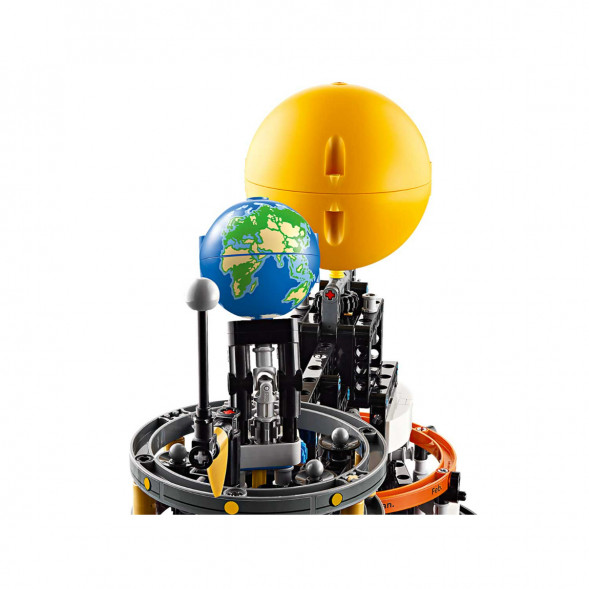 Конструктор LEGO Technic 42179 Планета Земля и Луна на орбите в Красноярске