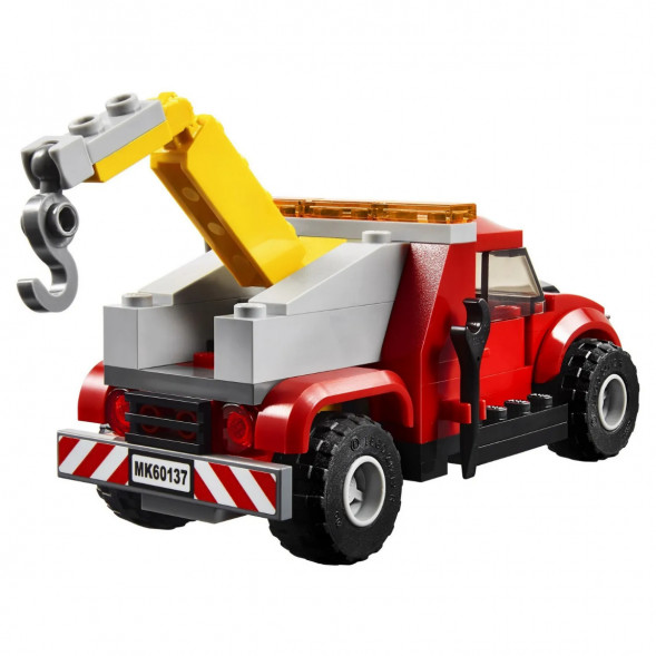 Конструктор LEGO City Police 60137 Побег на буксировщике в Красноярске