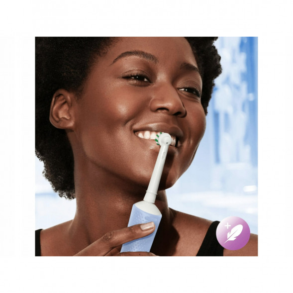 Электрическая зубная щетка Oral-B Vitality Pro D103, голубой в Красноярске