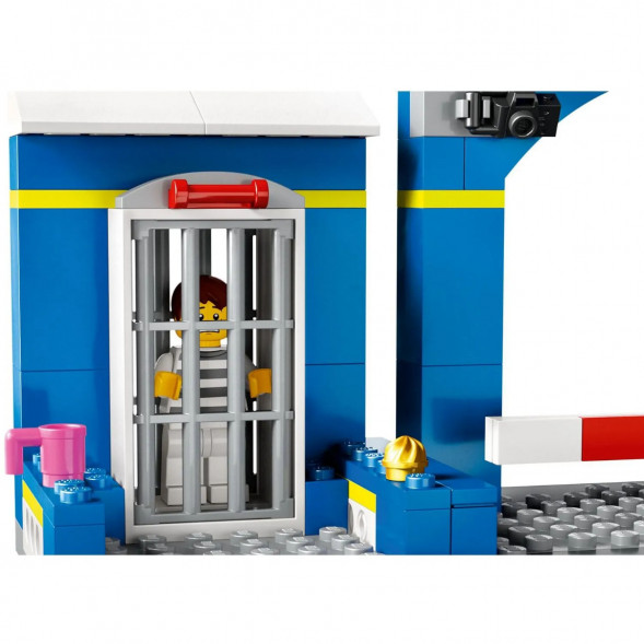 Конструктор LEGO City 60370 Побег из полицейского участка в Красноярске